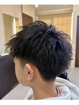 エヌハブル(N-Huble)&nbsp;ツーブロックショート　アップバング　メンズスタイル