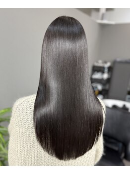 アユニ(Auni)の写真/地毛風ストレートで毎日続く美しさを叶える。カウンセリングで理想の質感を一緒に見つけ、手触りやわらかく
