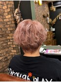 くせ毛を活かすピンクショート