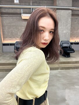 シカ(sica) 透明感抜群の◯◯カラー×ミディアムスタイル