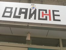ブランチェ 原町本店(BLANCHE)の雰囲気（プロサッカー選手デザインの看板）