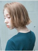 ハイトーンベージュ　切りっぱなしボブ