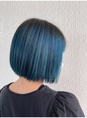 ターコイズブルー 切りっぱなし ボブ ヘアスタイル