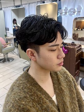 テトラ バイ ネオリーブ 横浜西口店(tetra by neolive) メンズパーマ シャドウパーマ センターパート