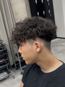 イーラ(era) スペインカール　ツイストスパイラル眉カットメンズパーマ