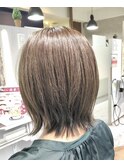 髪質改善　外はね　ウルフスタイル　カーキベージュ