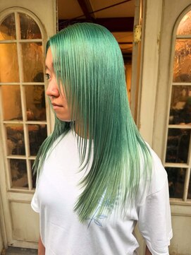 アデ オモテサンドウ(ade omotesando) ハイトーンカラーのライムグリーンとレイヤーで夏先取りスタイル