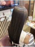 暗髪カラーで艶感アップ！ロングスタイル
