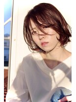 フォイルヘアー(Foil.hair) ブラウン　外ハネミディアム 顔周りレイヤー 艶感