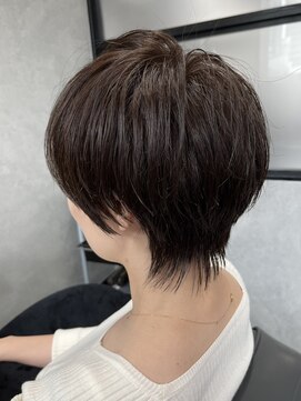 リノア 西梅田 福島(Linoa) 艶感ブラウンの丸みショートウルフヘア