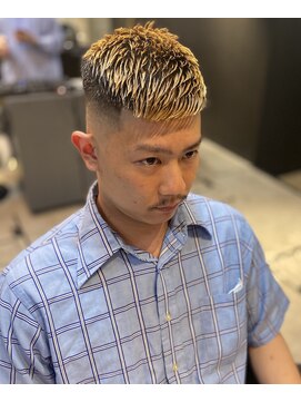 フランクスバーバー アンド ビアークラブ(FRANK'S BARBER and BEER CLUB) ショートレイヤースキンフェードカットクロップ