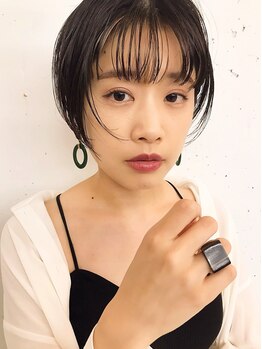 《”飽きさせない”ショートで魅力を薫らせて》お洒落ココロがくすぐられる美フォルムで、見惚れる佇まいに