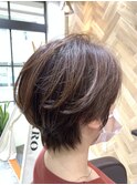 耳すっきり くびれ丸みショート ピンクグレージュ