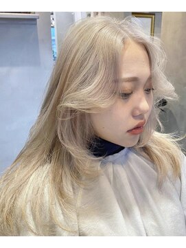 ジーナ(XENA) ケアブリーチ×ハイトーン×レイヤーカット(渋谷)