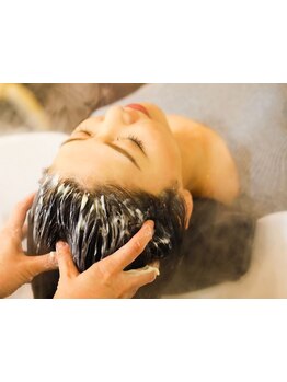 本物志向のあなたに…自慢の頭皮ケアで髪本来の美しさを引き出しながら、心まで満たされる贅沢なひとときを