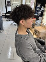 アイズ 海老名(AIZU) 波巻きスパイラルパーマ×刈り上げマッシュ 清潔感 眉毛