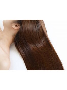 徹底的にダメージレスにこだわり、髪質改善しながら自然なストレートヘアに◇指通りの良さと艶に好評の声◎