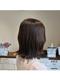 アッシュグレージュ×ミディアムヘア