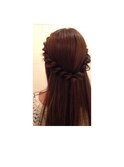 ツヤ感ブラウンカラーのストーレートロングヘアー