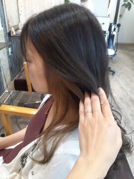 スピニングヘアティアナ(spinning hair Tiana.) くすみブルー&ペールインナーカラー