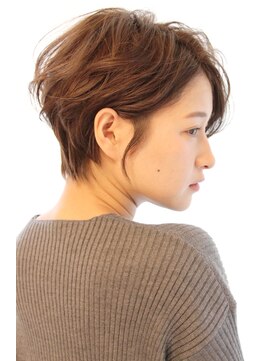 レウナ 外苑前(Reuna) 【30代40代50代】耳かけ前下がり小顔ショート　ニュアンスパーマ