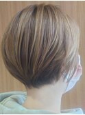 20代30代40代抜け感ショートレイヤーミルクティベージュ