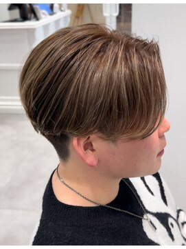 オーシャントーキョー 仙台(OCEAN TOKYO) 刈り上げセンターパートハイライトバレイヤージュブリーチ