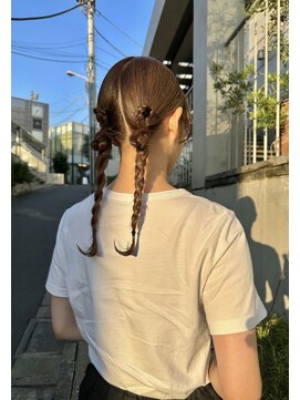 ローウェ 表参道(Louwe) ブリーチ無しベージュ/ツインアレンジ