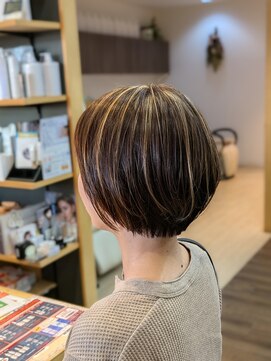 ケイズプラスカラン(HAIR AND MAKEUP K's PLUS calin) 【倉敷　沖/calin】丸みショート×筋感ハイライト