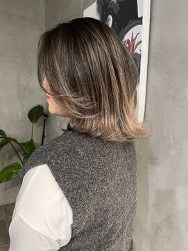 ブルックス バレイヤージュ レイヤーボブ グレージュ 外国人風カラー