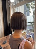 ミニボブ×ブリーチありグレージュカラー