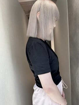 ロング　ケアブリーチ　ミルクティーベージュ　顔まわり　10代