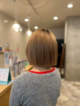 セレイン(serein) 顔周りレイヤー切りっぱなしボブ
