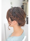 髪の短い方の編み込みアップ☆彡