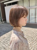 リタ(Lita)&nbsp;心地よい春の風になびくフェザーバング