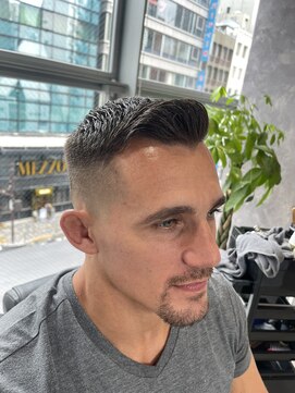 メグロバーバーショップロッポンギ 目黒六(MEGURO BARBER SHOP 6PPONGI) テーパーフェード