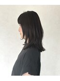 ブルーブラックカラー・顔周りレイヤー・くびれミディアム