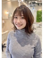 シダ(sida)&nbsp;レイヤーミディアム ウルフボブ ショート 外ハネ冬 くびれ ボブ