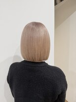 イリス(Iris)&nbsp;透明感ベージュ×ミニボブ