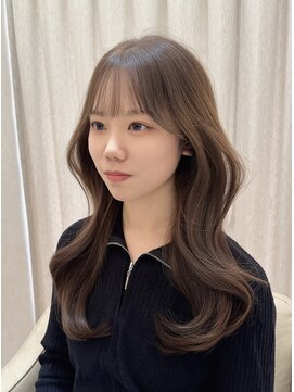 ホワイト(White) 控えめレイヤー×クールブラウン