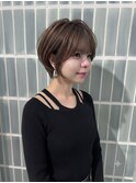 ふんわり丸みショート 前髪ありで小顔見えショートカット 30代