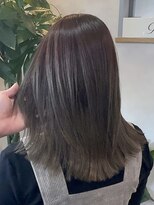 ルーチェ(Lu-che) バレイヤージュ×グレージュカラー×ミディアムレイヤー