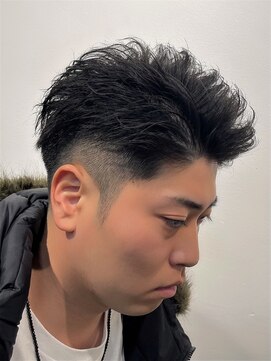 クオンヒール 淀屋橋店(QUON HEAL) スペインカール/スパイキーショート/フェザーパーマ/フェード×