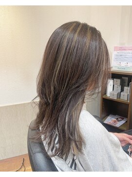 モーラ 浅香山店(MOLLA) ウルフカット レイヤーカット 抜け感 くすみカラー ハイライト