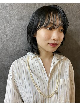 モーダアッカ(moda acca) ミディアムウルフ × くすみブルーカラー@20代30代40代