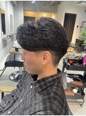 フェザーパーマ　メンズ30代　ツーブロック　センターパート