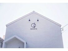 ラクレ(d.la cle)の雰囲気（住宅街にある白い建物が当サロンです。2Fにお上がりください。）