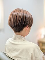 ウィスカーヘアー(whisker hair) ハンサムショート 刈り上げ女子