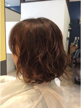 スリービープラス(3beplus) 外ハネ大きめリッジのボブパーマスタイル☆彡