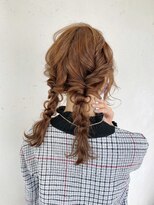 ギャラクシー ヘアードレッサーズ(galaxy hairdressers)&nbsp;可愛いツイン編み下ろしアレンジ
